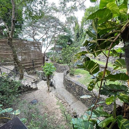 Casita Ysabel Bed & Breakfast Batangas Екстериор снимка