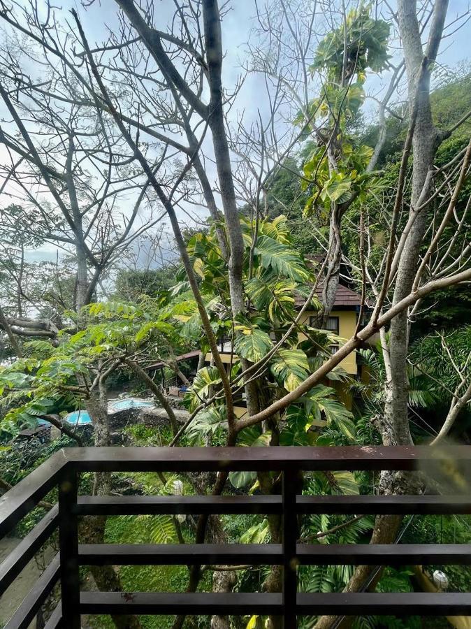 Casita Ysabel Bed & Breakfast Batangas Екстериор снимка