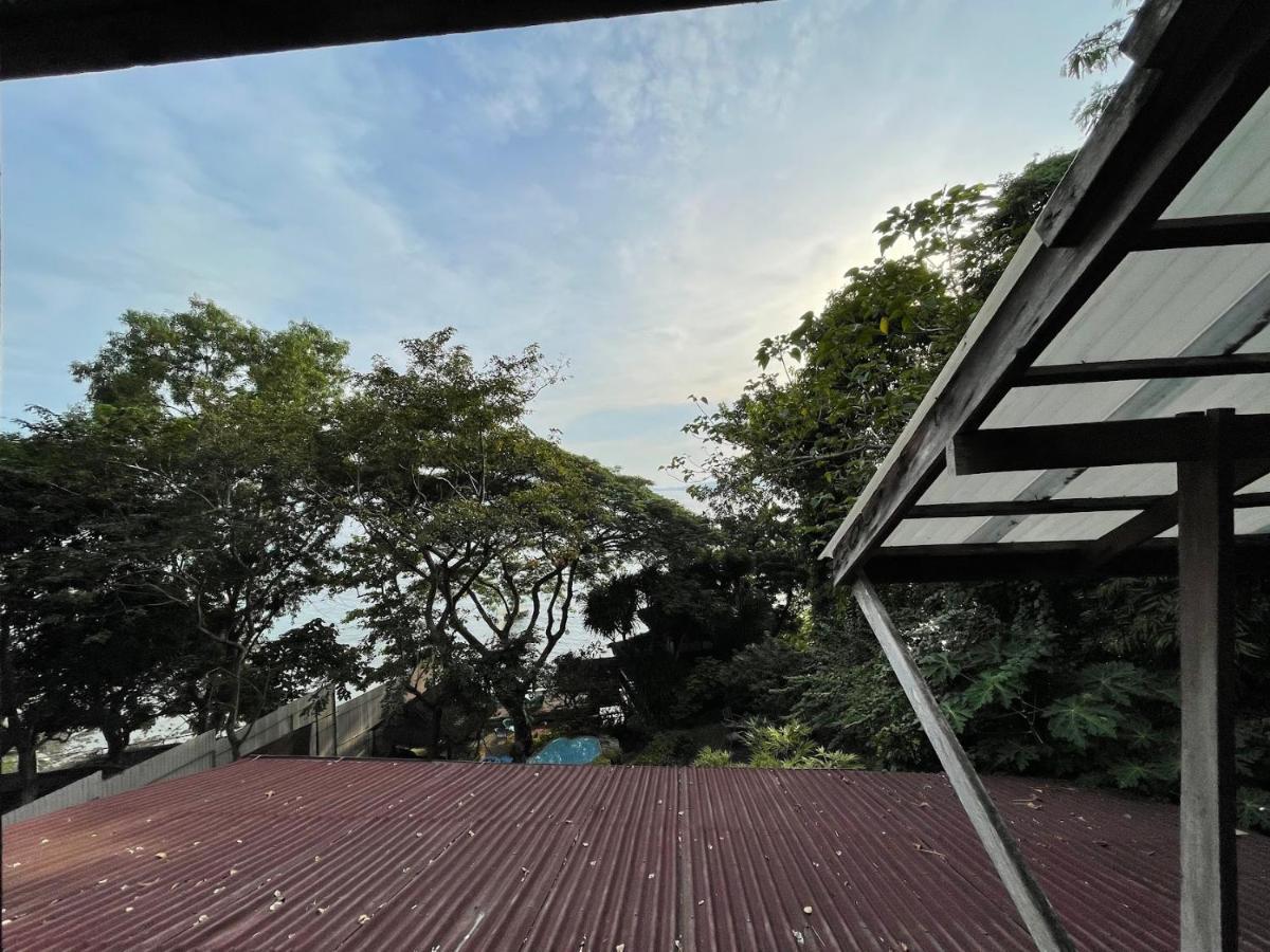 Casita Ysabel Bed & Breakfast Batangas Екстериор снимка